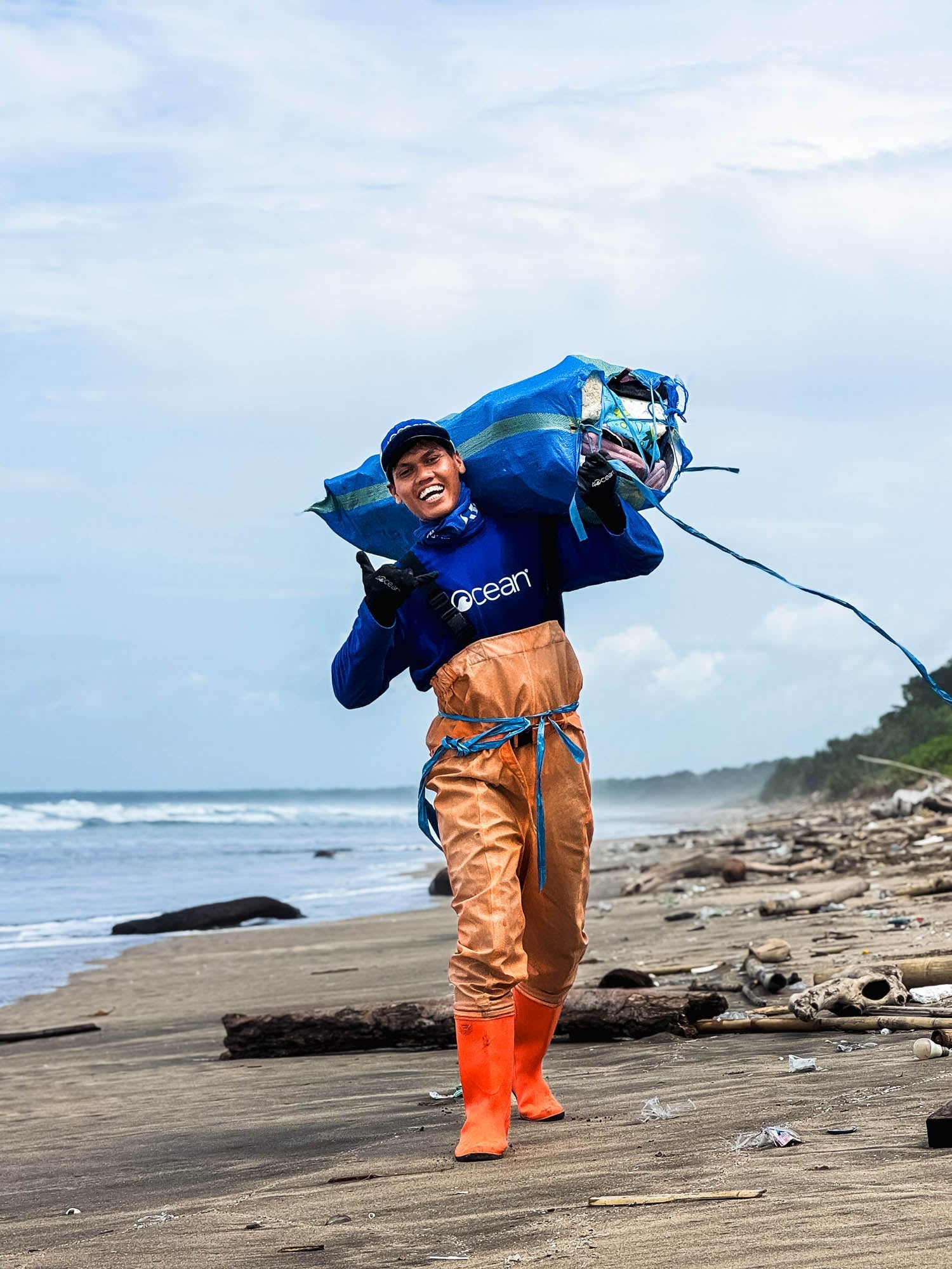 Restoring Trianggulasi Beach Supported by Oingo