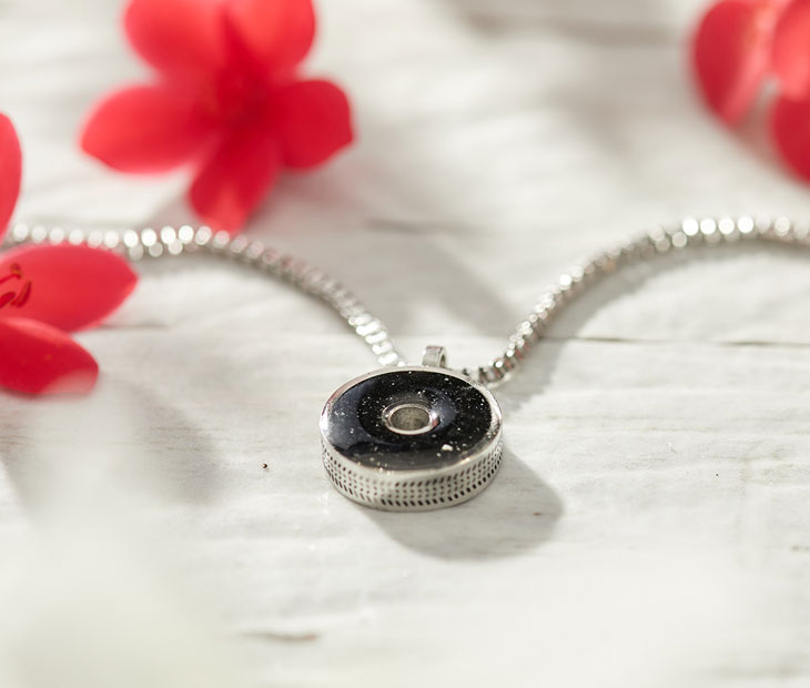 This 18” box chain necklace is made from recycled stainless steel. Designed to represent the tires we’re recovering from the Osborne Reef, the tire-shaped pendant is filled with verified 100% crumb rubber from tires that our crews recovered directly from the Osborne Reef.