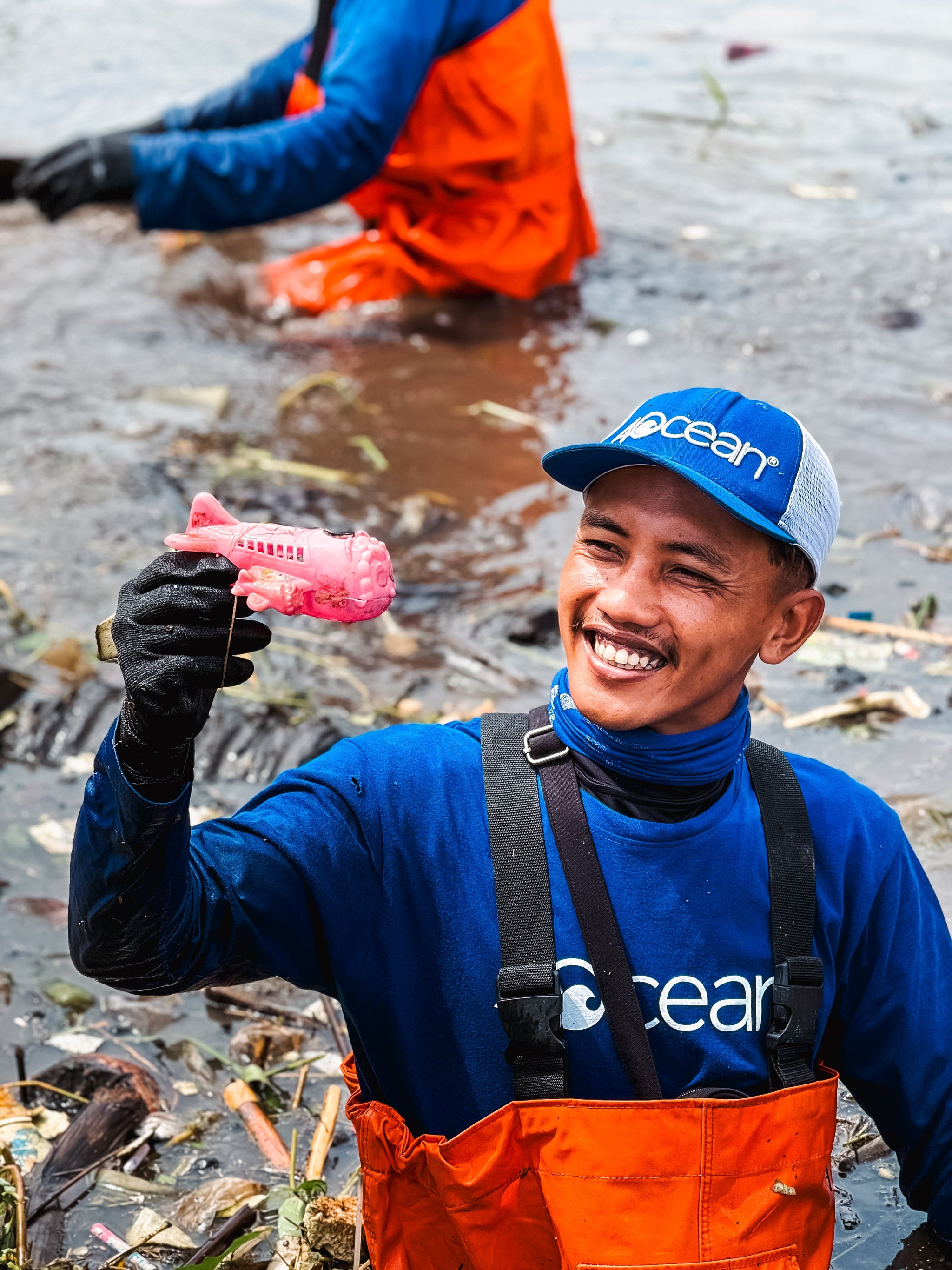 Clearing the Rejoagung Drainage with Support from E-Cloth