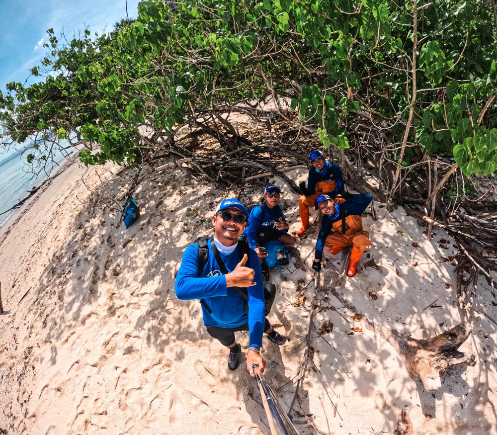 Cleaning the Shores of Parang Ireng Estuary