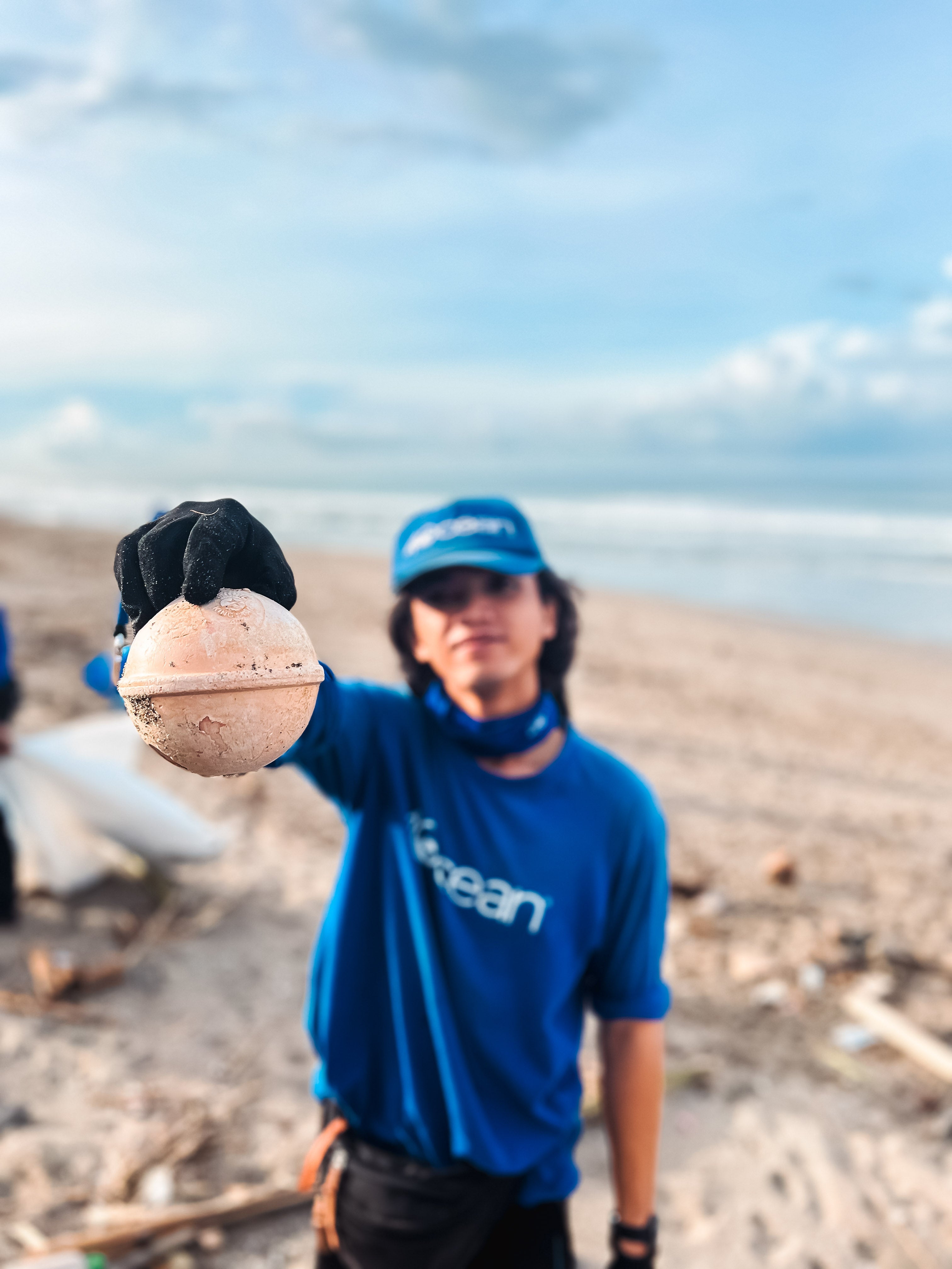 Piles of Trash at Batubelig Beach Look Like a Landfill