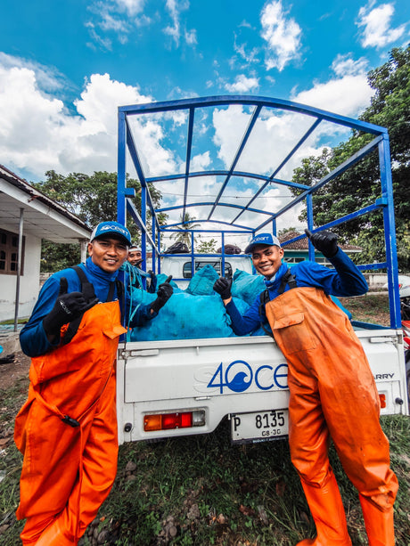 Cleaning the Temuguruh River, One Sack at a Time