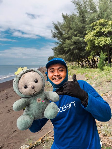 Cleaning Santen Island Beach One Sack at a Time