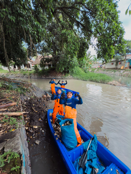 Salt Life’s Support Helps Clear Plastic from Bagorejo Dam