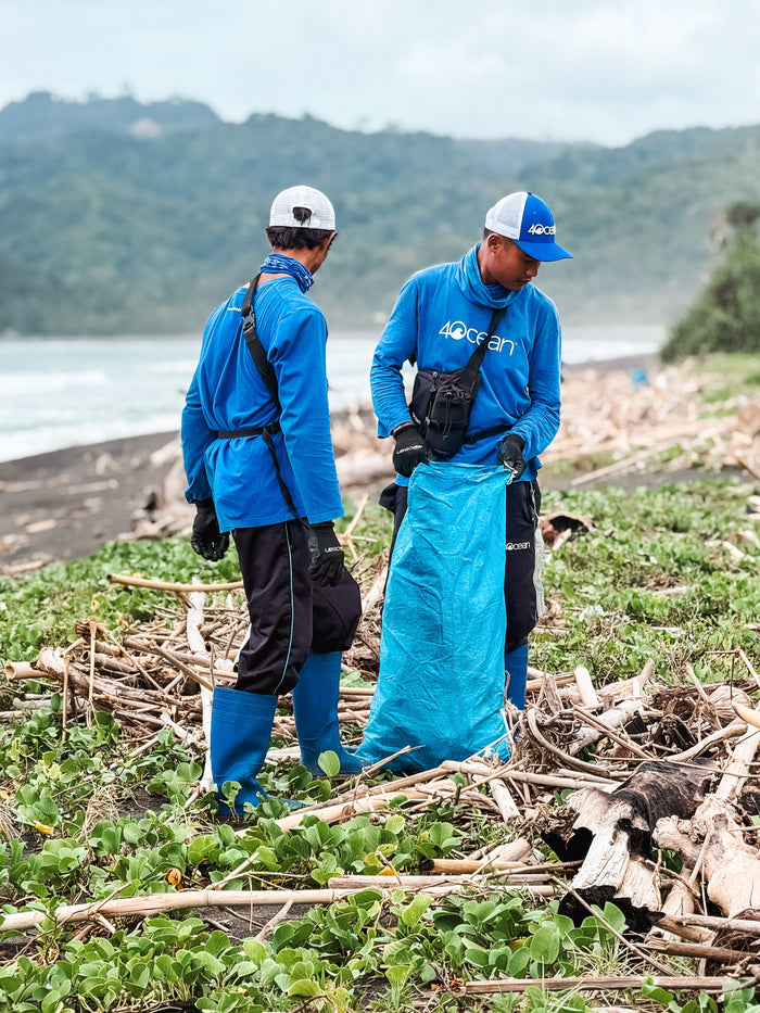 Vivreau Supports 4ocean Java’s Post-Flood Cleanup at Lampon Beach