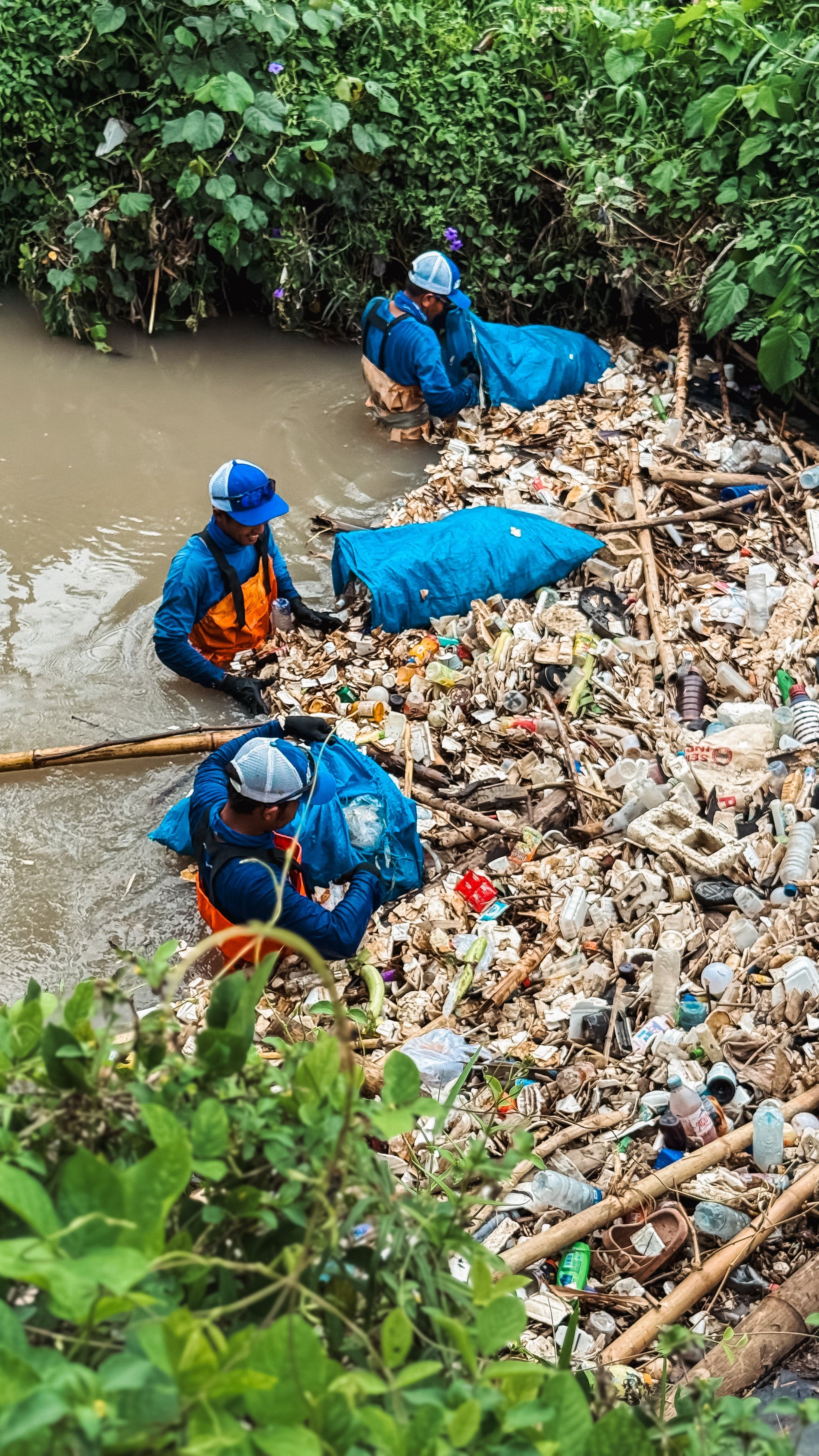 Great Plains Conservation Backs 4ocean Java at Sukosari Riverboom Cleanup