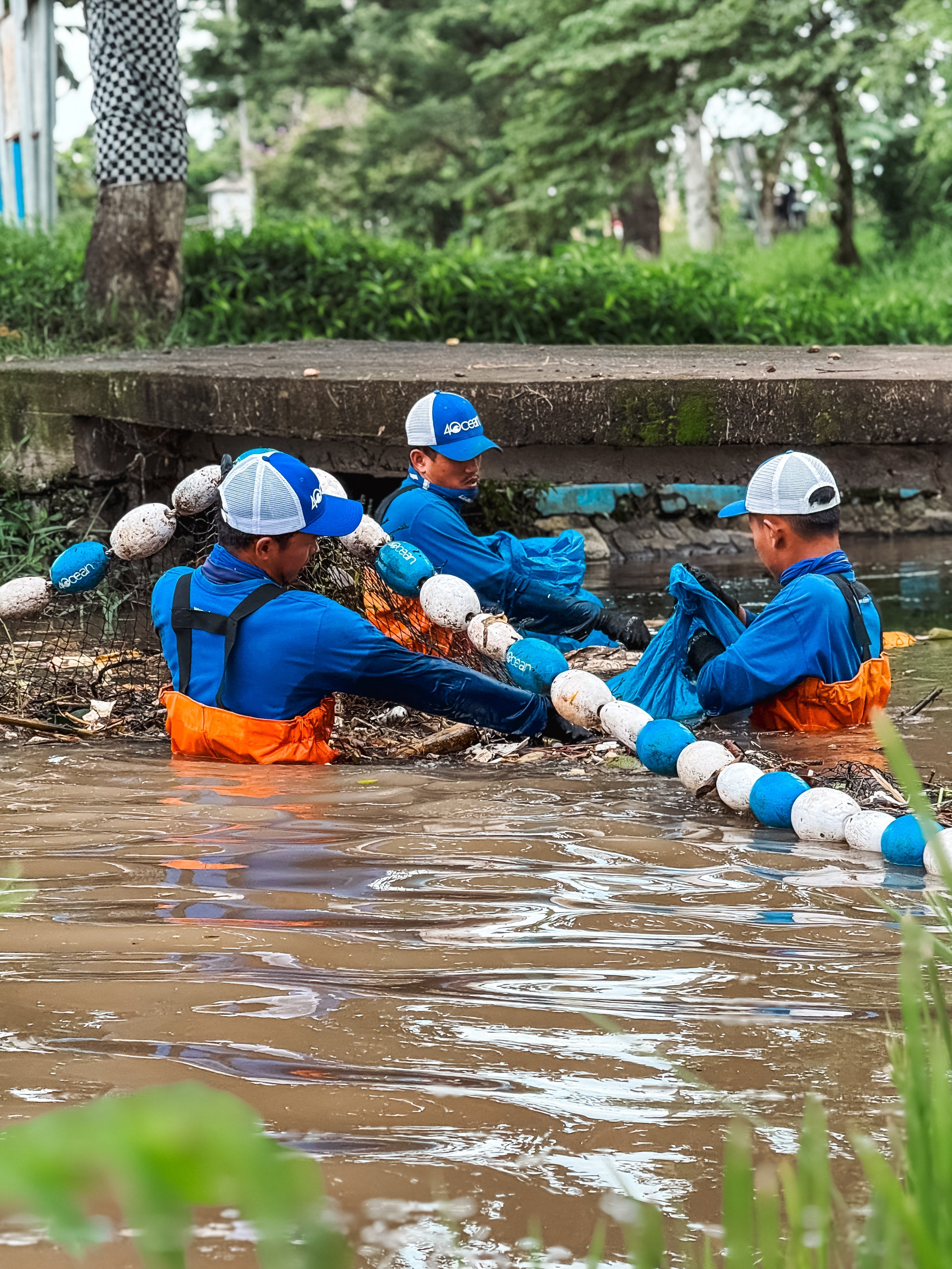Big Ass Fans Supports Riverboom Team 4ocean Java Cleanup in Jatirejo Village