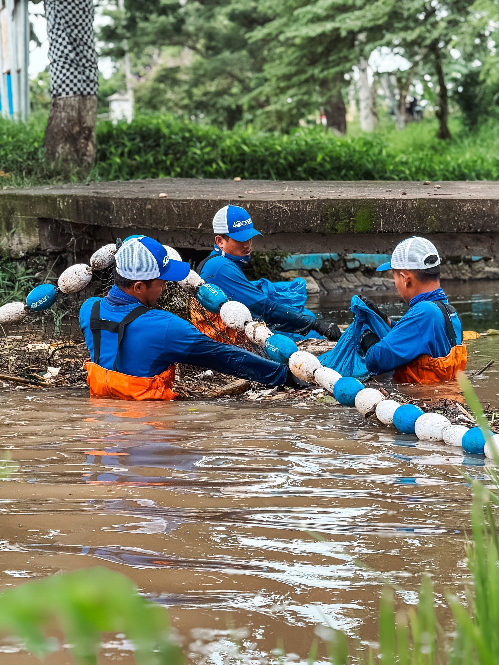 Big Ass Fans Supports Riverboom Team 4ocean Java Cleanup in Jatirejo Village