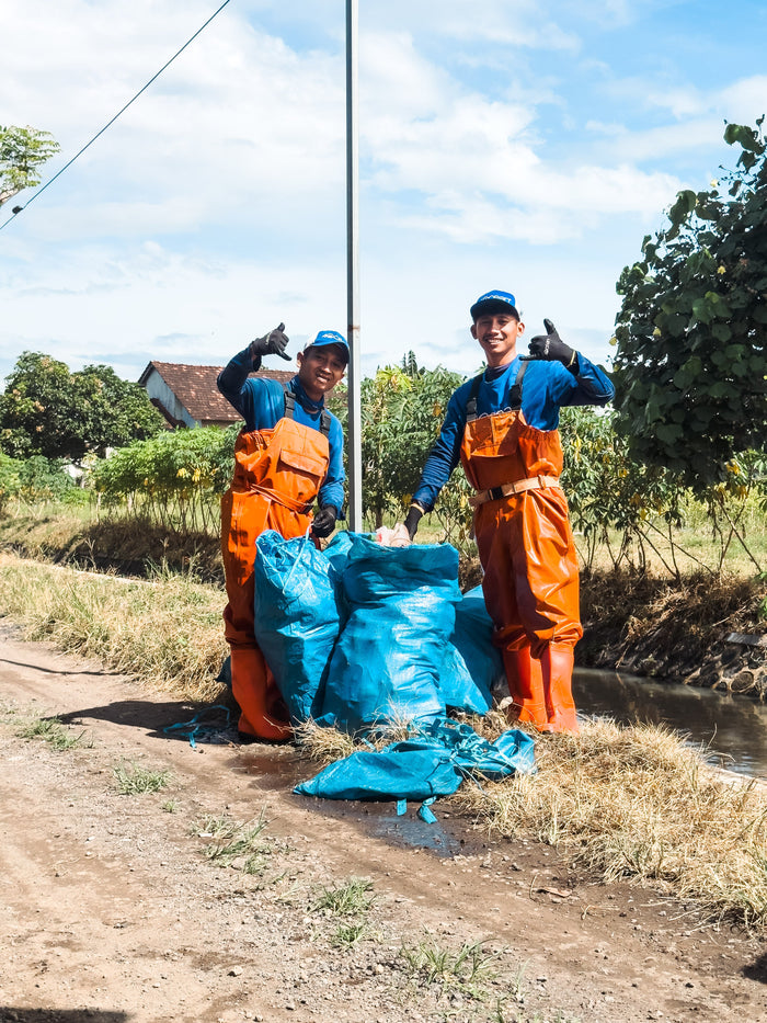 Clearing the Blambangan Canal with Easy Foods
