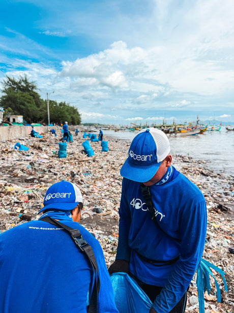 Satelit Beach Cleanup With Support From Aqua Expedition