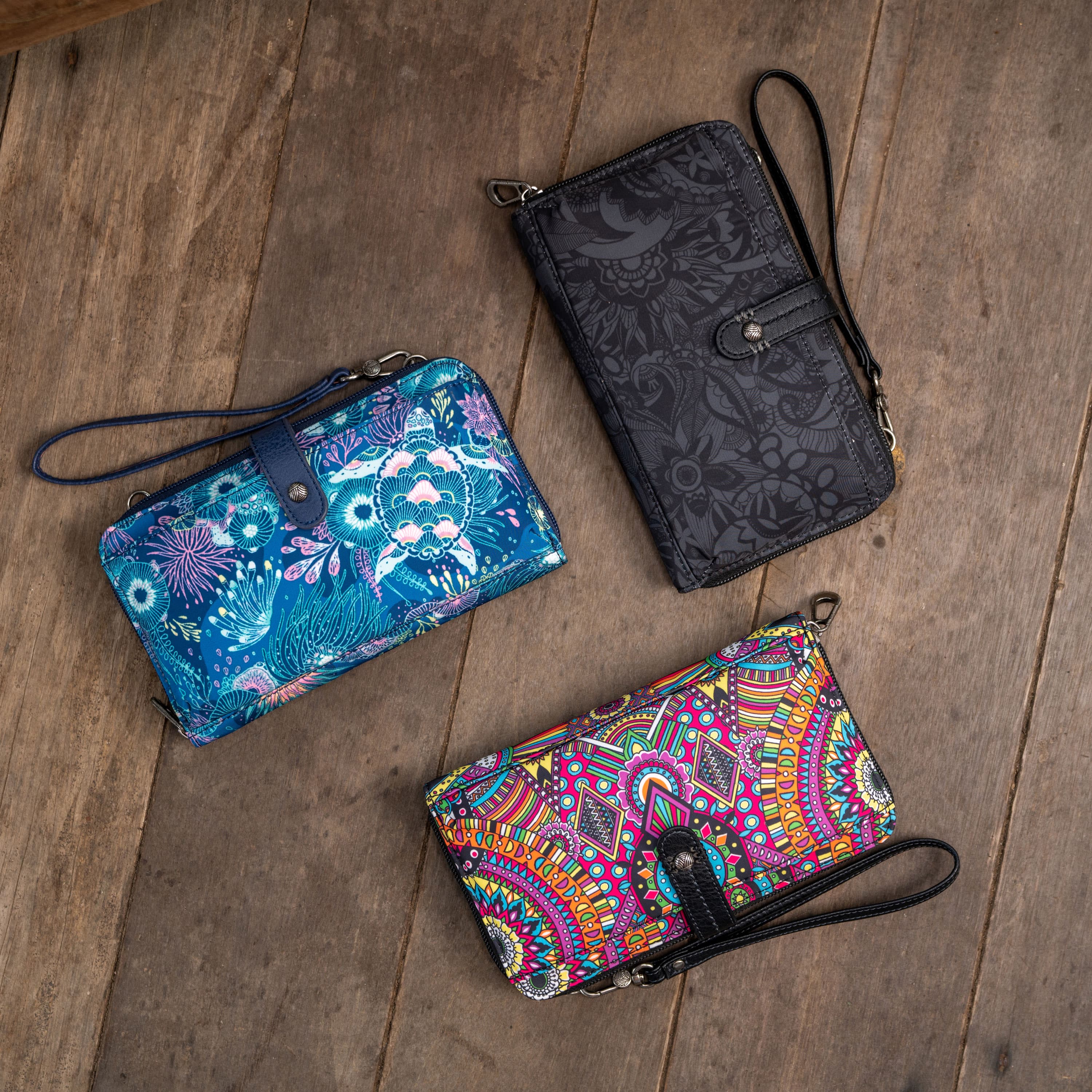 Sakroots x 4ocean Large Smartphone Crossbody