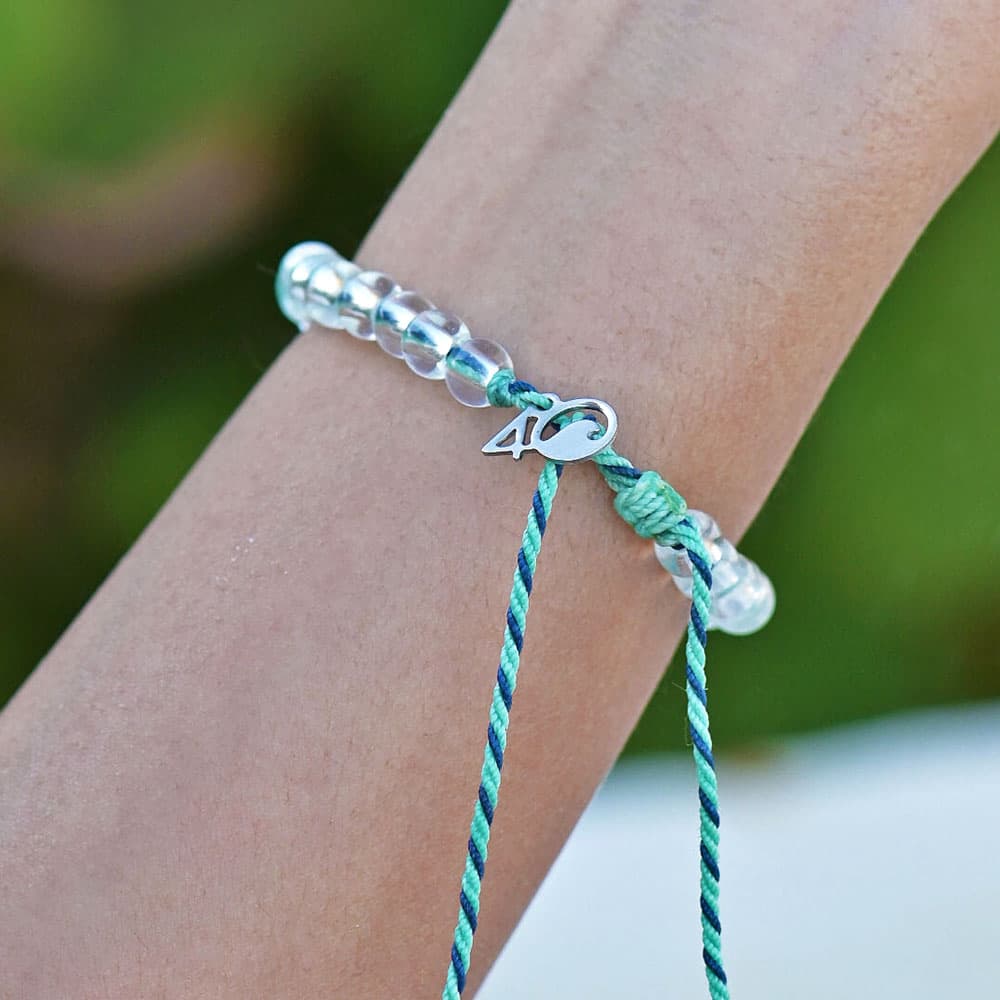 A person wearing the 4ocean Stingray Limited Edition Beaded Bracelet