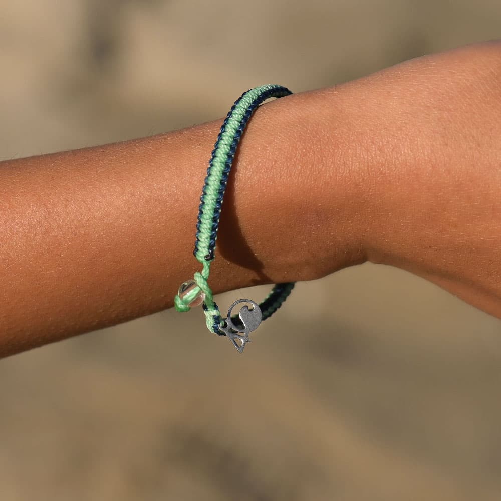 A person wearing the 4ocean Stingray Limited Edition Braided Bracelet
