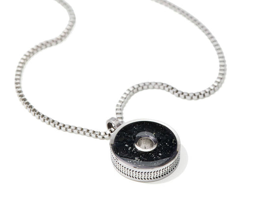 The Osborne Reef Necklace is a hand-crafted piece featuring delicate tire tread detail around the edge and 4ocean branding on the back. The necklace has an 18” box stainless steel chain.